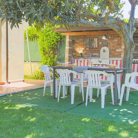 Apartment Parte Di Con Giardino 10 Minuti Dal Mare Marina di Massa